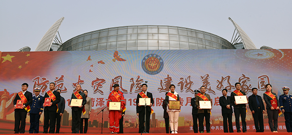 VR消防演练开启智慧消防 ——森源鸿马助力菏泽市119宣传月启动仪式  (图4)