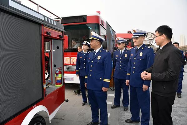 菏泽市举行“119”消防宣传月启动仪式(图17) 菏泽市举行“119”消防宣传月启动仪式(图17)