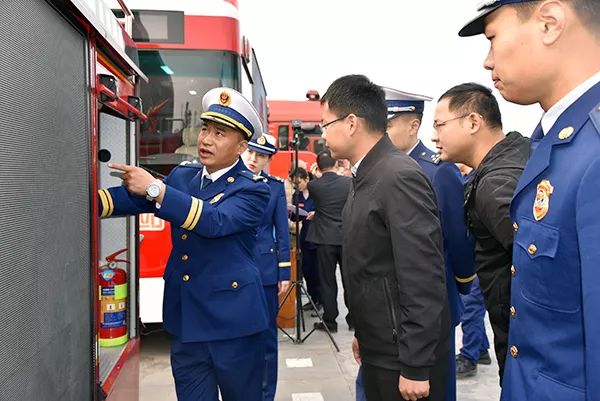 菏泽市举行“119”消防宣传月启动仪式(图21) 菏泽市举行“119”消防宣传月启动仪式(图21)