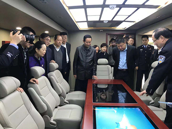快速响应 扁平指挥——陕西西安移动通信指挥车上岗(图1) 快速响应 扁平指挥——陕西西安移动通信指挥车上岗(图1)