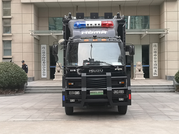 江苏连云港移动通信指挥车列装上岗(图1)