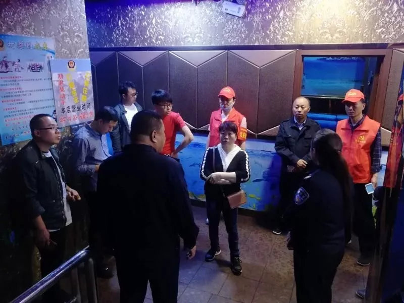 【银川】“流动警务室”让“牛街”更平安(图2) 【银川】“流动警务室”让“牛街”更平安(图2)