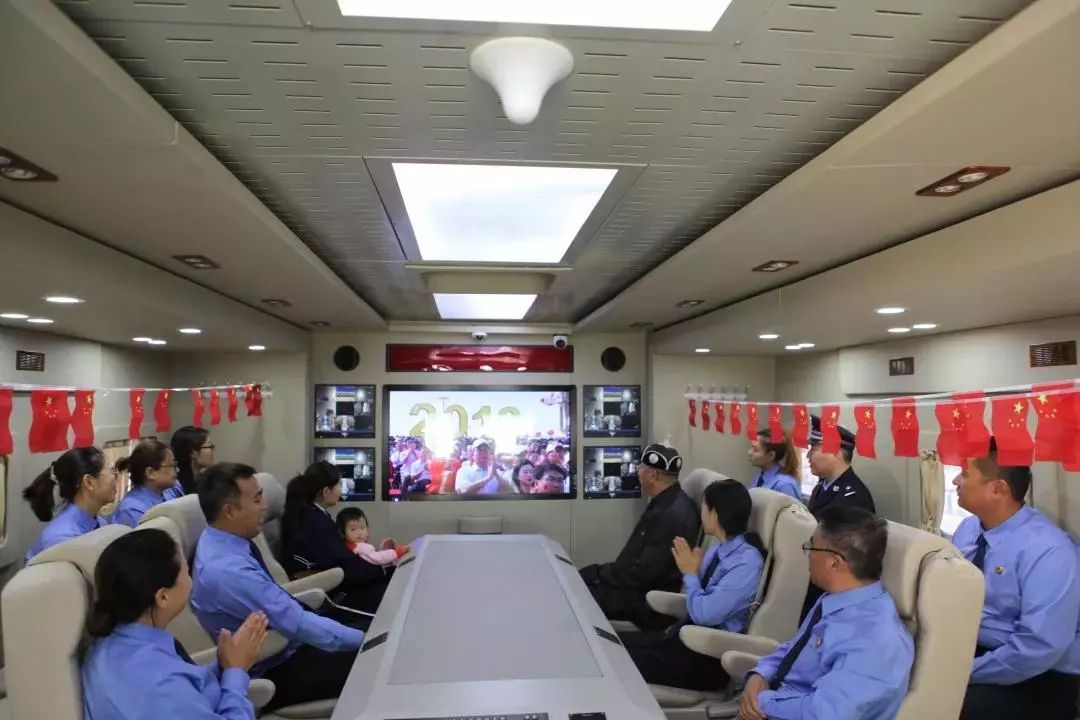 【呼伦贝尔】抓亮点、促创新,全市检察机关“不忘初心 牢记使命”主题教育(图6) 【呼伦贝尔】抓亮点、促创新,全市检察机关“不忘初心 牢记使命”主题教育(图6)