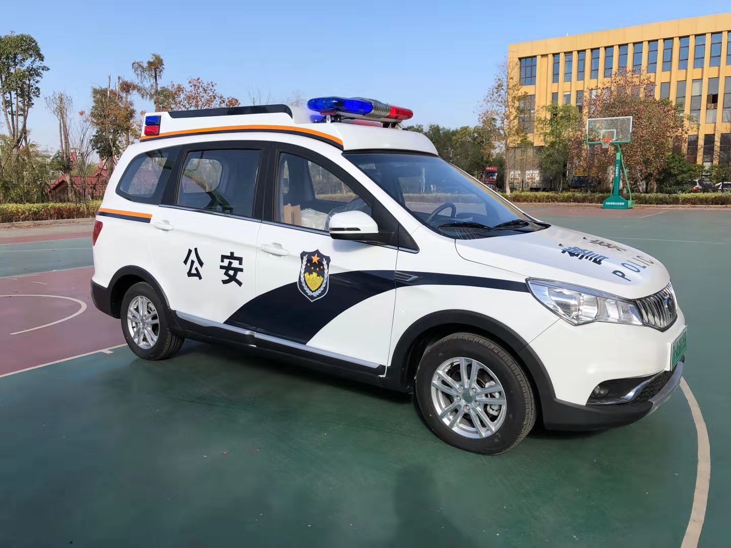 安徽淮南市电动巡逻车列装上岗(图2)