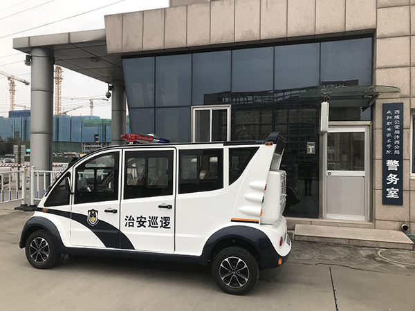 咸阳职业技术学院电动巡逻车上岗执勤(图3)