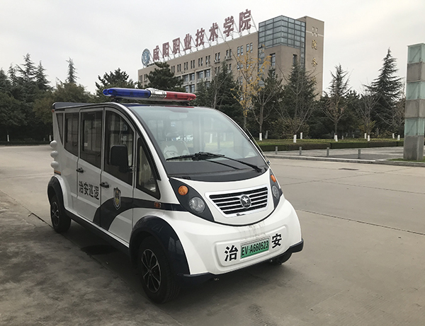 咸阳职业技术学院电动巡逻车上岗执勤(图1)