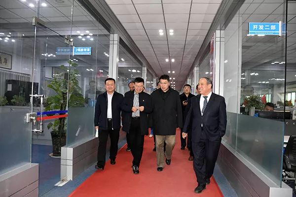 郑州市工信系统平安建设暨创建平安企业工作现场会在森源鸿马召开(图7) 郑州市工信系统平安建设暨创建平安企业工作现场会在森源鸿马召开(图7)