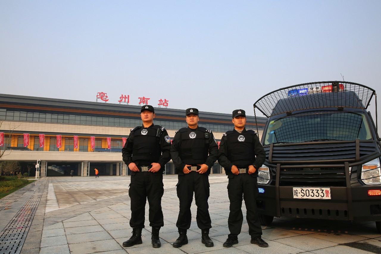 亳州高铁首开通,站前风“警”美如画(图2) 亳州高铁首开通,站前风“警”美如画(图2)