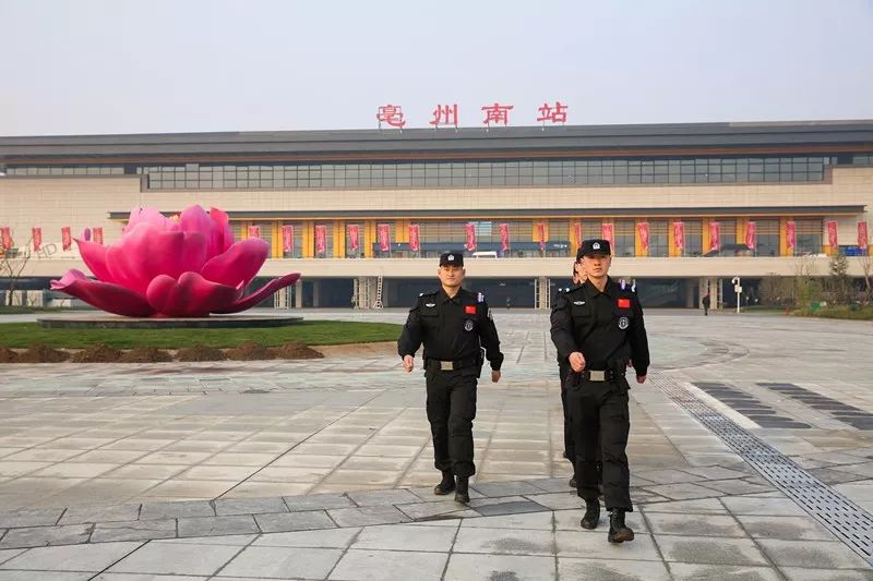 亳州高铁首开通,站前风“警”美如画(图5) 亳州高铁首开通,站前风“警”美如画(图5)