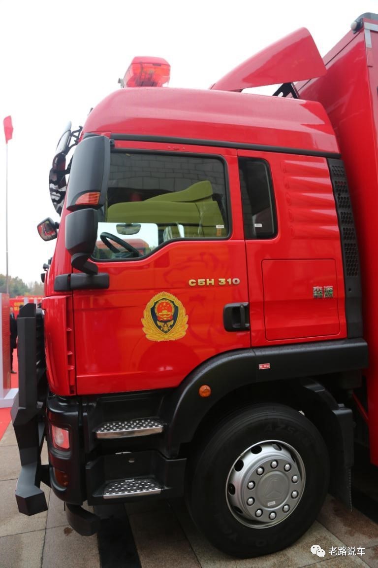 比肩进口底盘 森源鸿马消防救援通信车“肩负”指挥重任(图4)