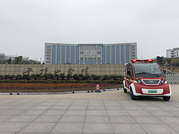 消防安全进校园——平顶山学院消防巡逻车上岗(图2)