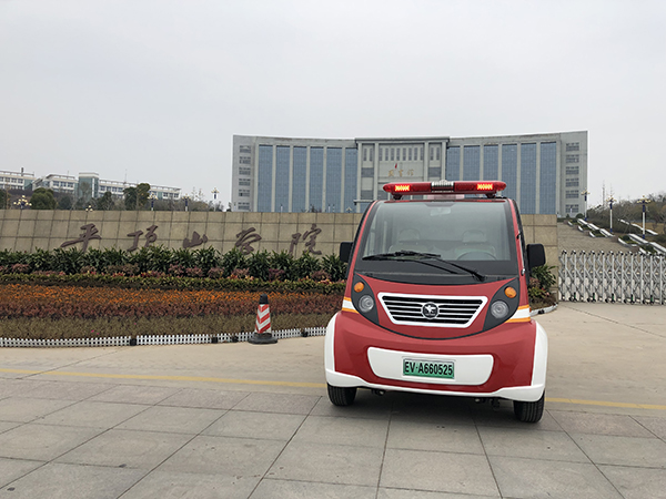 消防安全进校园——平顶山学院消防巡逻车上岗(图3)