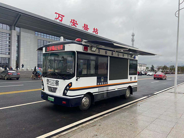 高铁与“警”同行||江西万安县高铁站移动警务室守护平安出行(图2) 高铁与“警”同行||江西万安县高铁站移动警务室守护平安出行(图2)