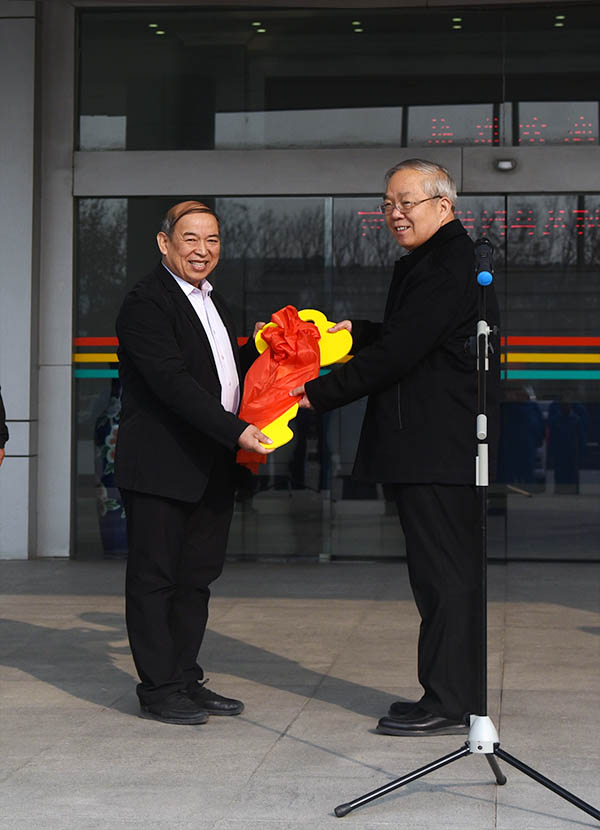 牢记初心 助力公益—森源鸿马举办“爱心服务车”捐赠仪式(图3)