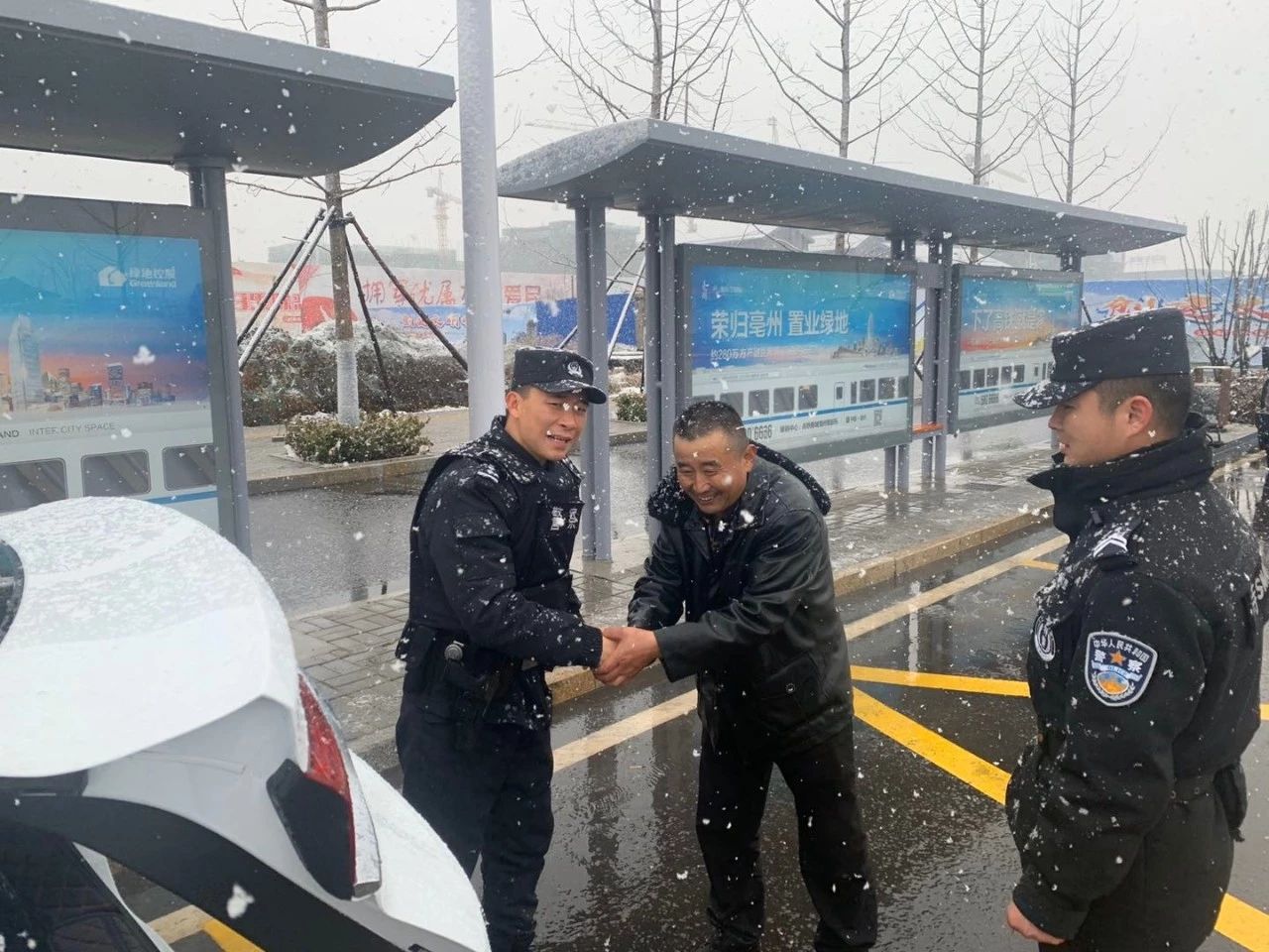 【亳州】雪“警”VS雪景|最美的不是下雪天,而是雪中坚守的身影......(图9) 【亳州】雪“警”VS雪景|最美的不是下雪天,而是雪中坚守的身影......(图9)