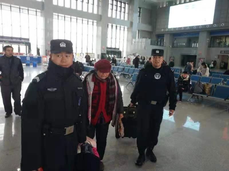 【亳州】雪“警”VS雪景|最美的不是下雪天,而是雪中坚守的身影......(图10) 【亳州】雪“警”VS雪景|最美的不是下雪天,而是雪中坚守的身影......(图10)