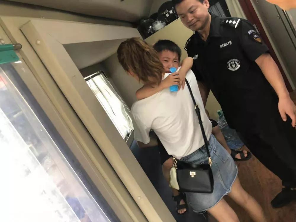 【衡阳110为民保安宁】嘿,快警!你接处警的样子,真帅!(图6) 【衡阳110为民保安宁】嘿,快警!你接处警的样子,真帅!(图6)