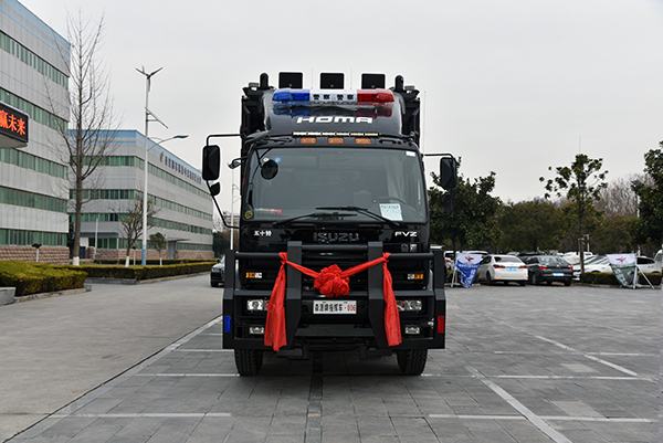 运筹帷幄 掌控全局—四川成都应急通信指挥车发车(图1) 运筹帷幄 掌控全局—四川成都应急通信指挥车发车(图1)