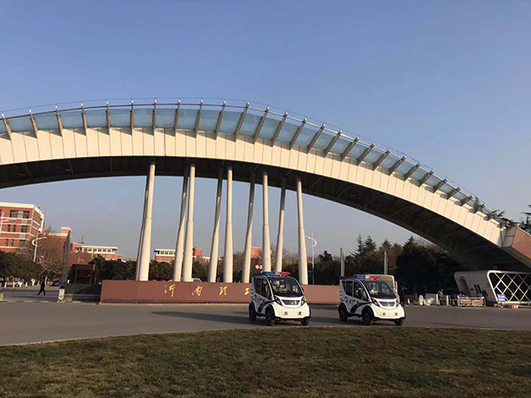 提升校园安全||河南理工大学电动巡逻车上岗执勤(图1)