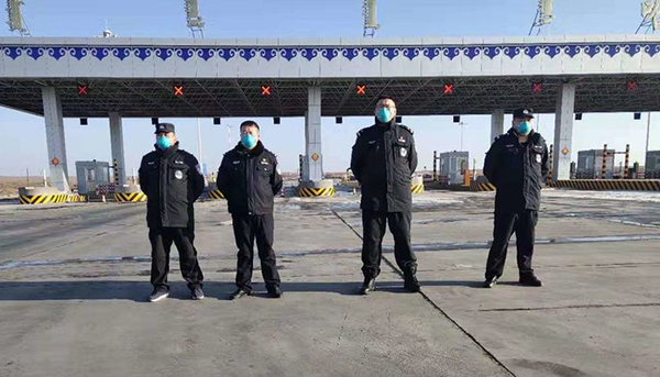 疫情当前，我愿为你守护——鄂托克旗巡逻防暴反恐特警大队全力投身疫情防控(图2)