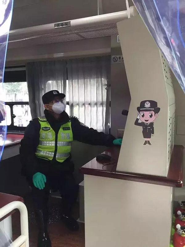 让战“疫”民警有个“家”！南海一批移动警务车投入使用(图8)
