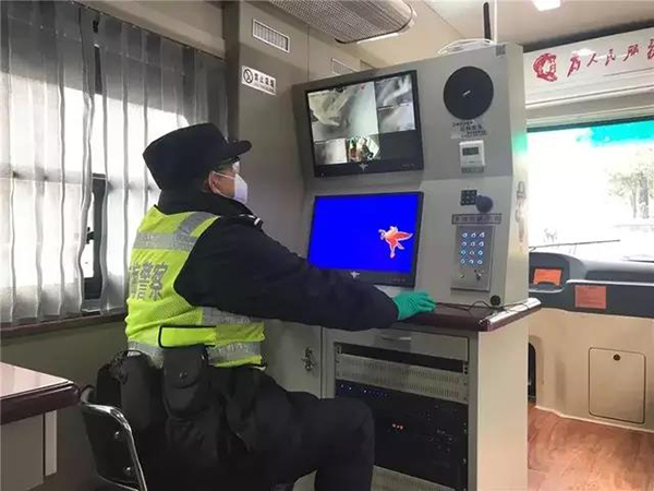 疫情防控前线!桂城一批移动警务执勤车疫情防控车综合平台投用(图4) 疫情防控前线!桂城一批移动警务执勤车疫情防控车综合平台投用(图4)