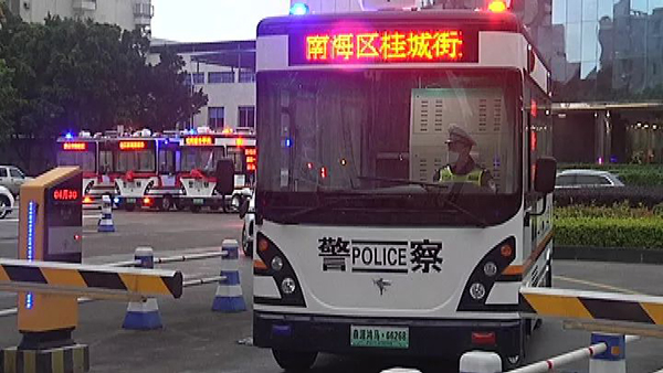 疫情防控前线！桂城一批移动警务执勤车疫情防控车综合平台投用(图1)