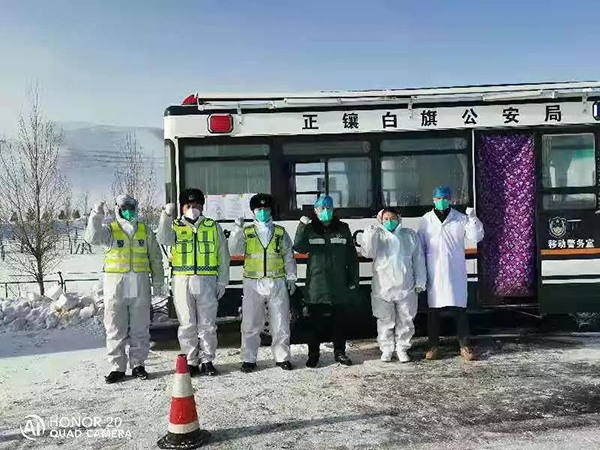 让党旗在疫情防控第一线高高飘扬 让警徽在疫情防控最前沿熠熠生辉(图4) 让党旗在疫情防控第一线高高飘扬 让警徽在疫情防控最前沿熠熠生辉(图4)
