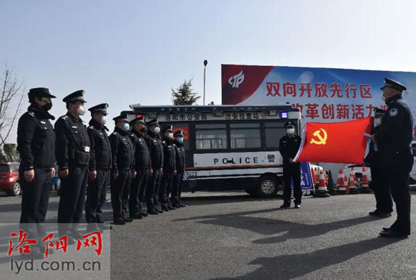 洛阳战“疫”民警“火线入党”(图1)