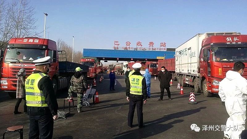 泽州交警:防疫路上不停歇,移动警务室平台当好“护航员”!(图2) 泽州交警:防疫路上不停歇,移动警务室平台当好“护航员”!(图2)