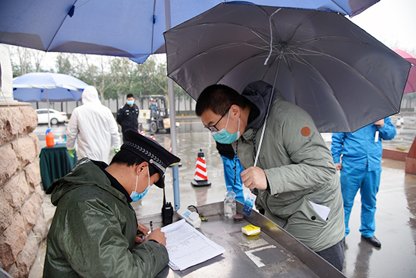 郑州市复工复产第六督查组、经开区工信局莅临森源鸿马督查指导工作(图3)