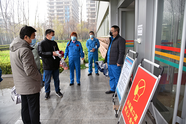 郑州市复工复产第六督查组、经开区工信局莅临森源鸿马督查指导工作(图5)