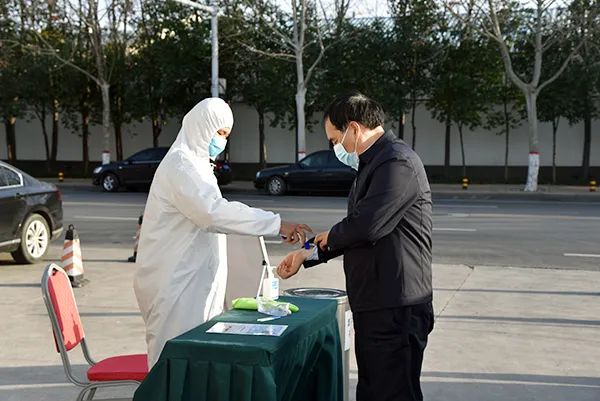 郑州市经开区党工委书记、管委会主任樊福太莅临森源鸿马检查指导(图2)
