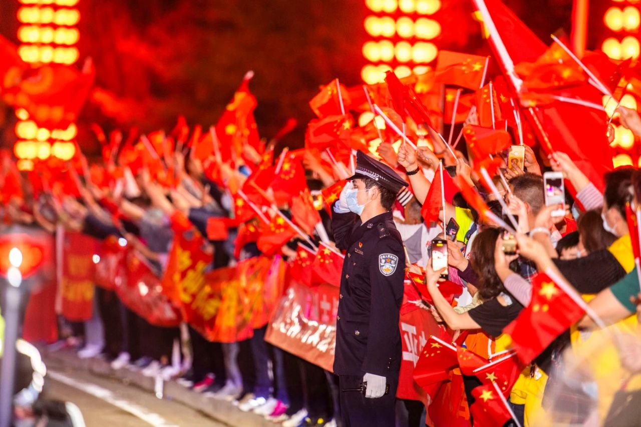 移动警务室守护英雄回家!(图4) 移动警务室守护英雄回家!(图4)