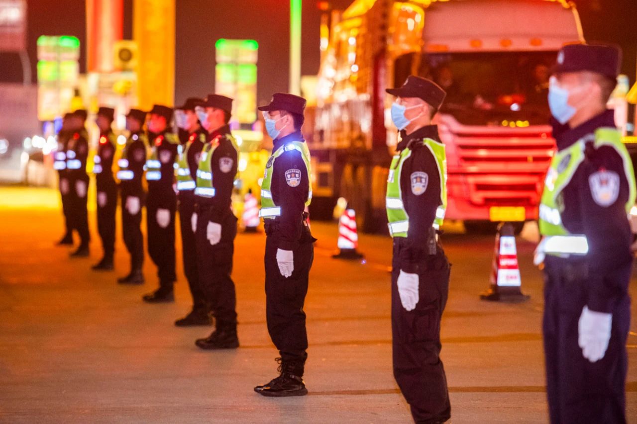 移动警务室守护英雄回家!(图6) 移动警务室守护英雄回家!(图6)