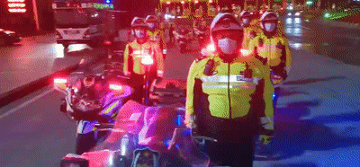 移动警务室守护英雄回家!(图1) 移动警务室守护英雄回家!(图1)