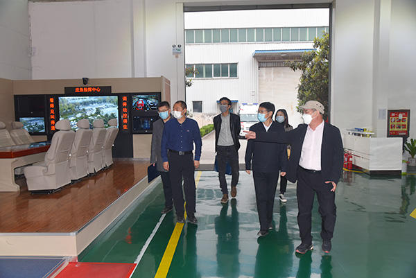 河南省行政管理学会秘书长徐新奎一行莅临森源鸿马参观考察(图1) 河南省行政管理学会秘书长徐新奎一行莅临森源鸿马参观考察(图1)