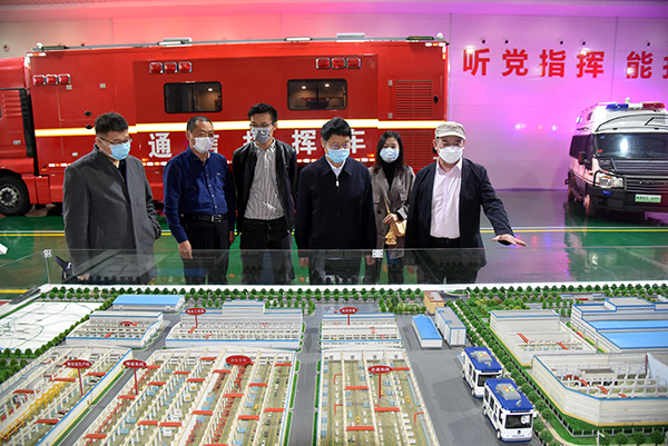 河南省行政管理学会秘书长徐新奎一行莅临森源鸿马参观考察(图2) 河南省行政管理学会秘书长徐新奎一行莅临森源鸿马参观考察(图2)