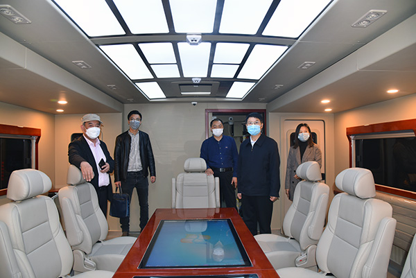 河南省行政管理学会秘书长徐新奎一行莅临森源鸿马参观考察(图5) 河南省行政管理学会秘书长徐新奎一行莅临森源鸿马参观考察(图5)