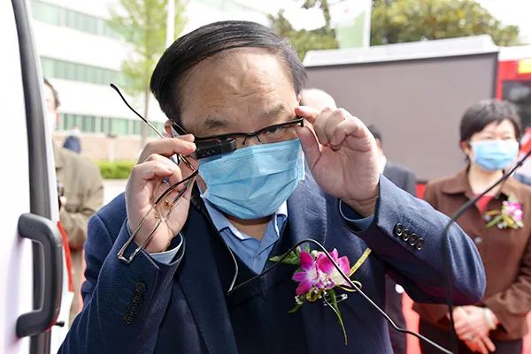 水木大讲堂开讲暨森源鸿马5G负压救护车下线揭幕仪式隆重举行(图19) 水木大讲堂开讲暨森源鸿马5G负压救护车下线揭幕仪式隆重举行(图19)