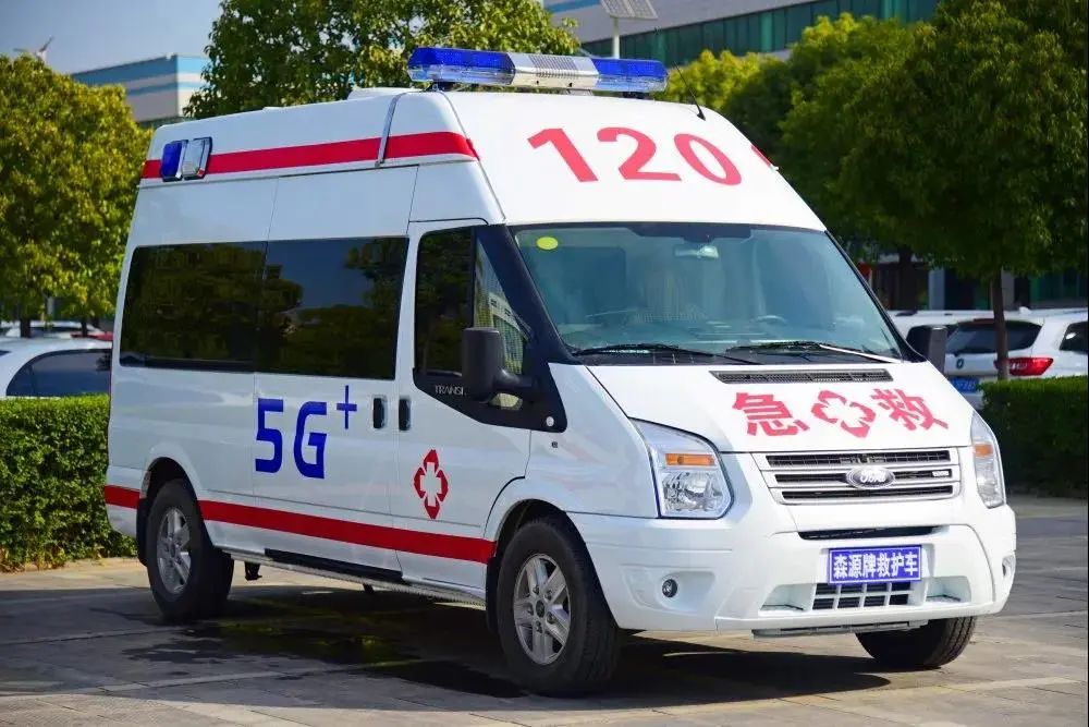 了不起!省长尹弘点赞5G负压救护车(图3) 了不起!省长尹弘点赞5G负压救护车(图3)