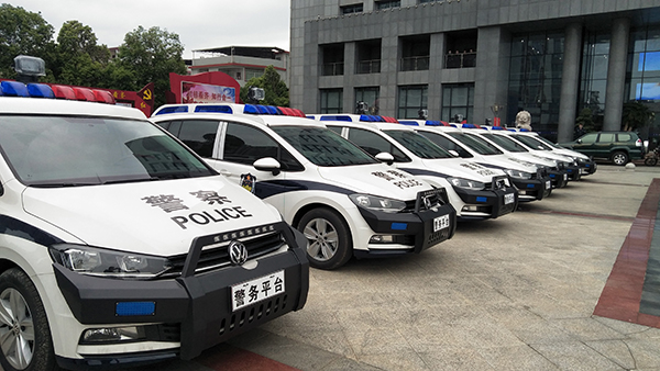 福建龙岩市17台移动警务平台列装上岗(图2)