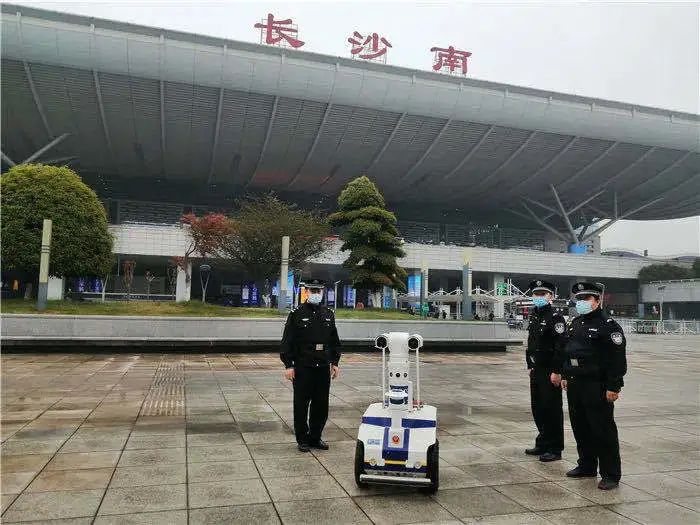 警徽,闪耀抗疫战场上——湖南省公安系统抗疫综述(图2) 警徽,闪耀抗疫战场上——湖南省公安系统抗疫综述(图2)