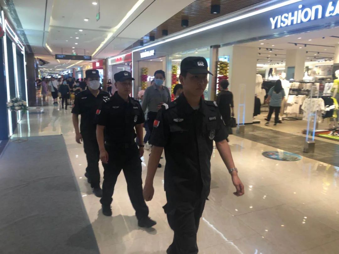 忠诚铸警魂、热血护平安——澧县公安局巡逻防暴大队五一安保工作纪实(图4) 忠诚铸警魂、热血护平安——澧县公安局巡逻防暴大队五一安保工作纪实(图4)