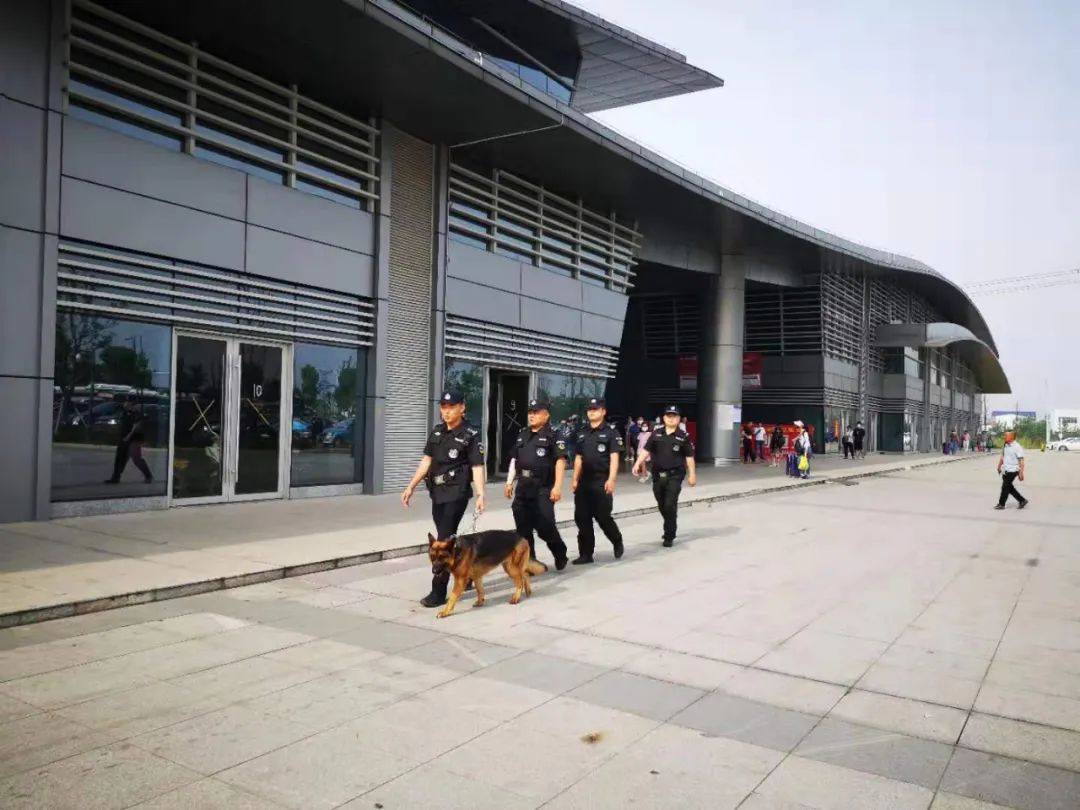 忠诚铸警魂、热血护平安——澧县公安局巡逻防暴大队五一安保工作纪实(图5) 忠诚铸警魂、热血护平安——澧县公安局巡逻防暴大队五一安保工作纪实(图5)