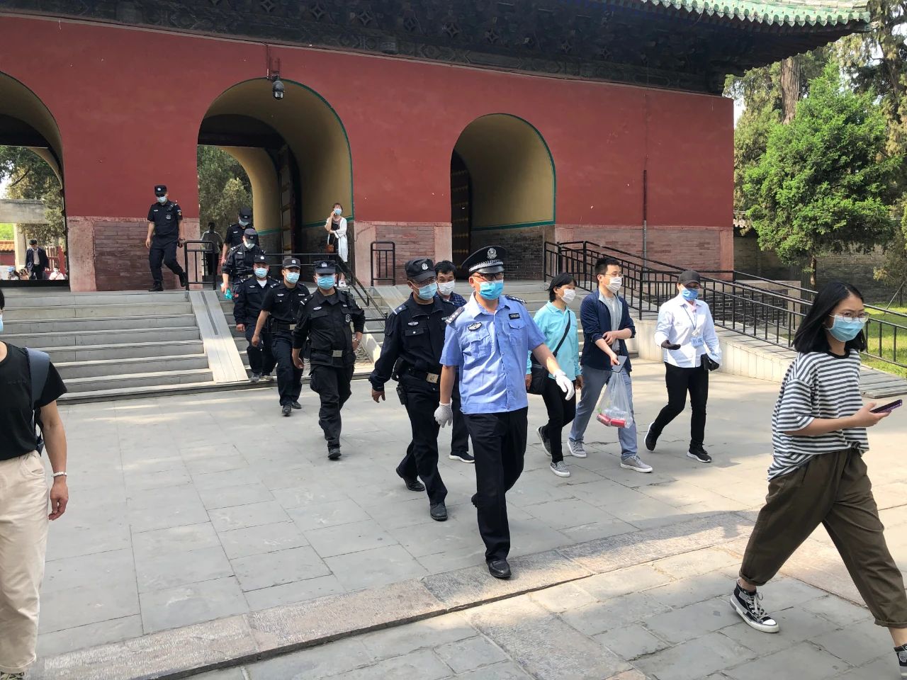 济宁“五一”假期社会稳定治安秩序良好(图4) 济宁“五一”假期社会稳定治安秩序良好(图4)