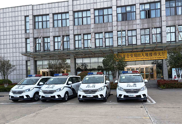 信阳警用多功能巡逻车上岗执勤(图1)