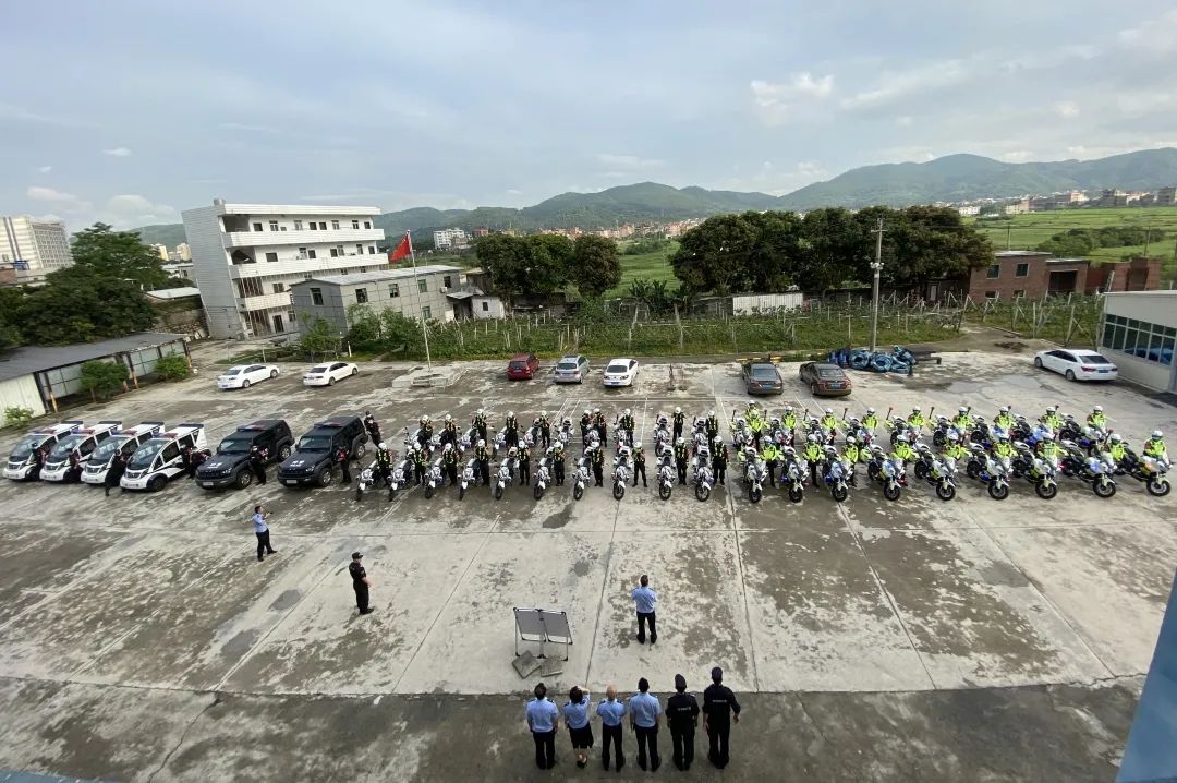 “警灯闪烁·护航两会”—南安公安全力开启“安保·维稳”模式(图2) “警灯闪烁·护航两会”—南安公安全力开启“安保·维稳”模式(图2)