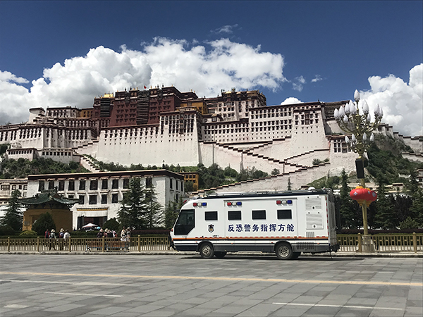 两会时刻森源鸿马装备的安保“影像故事”(图15)