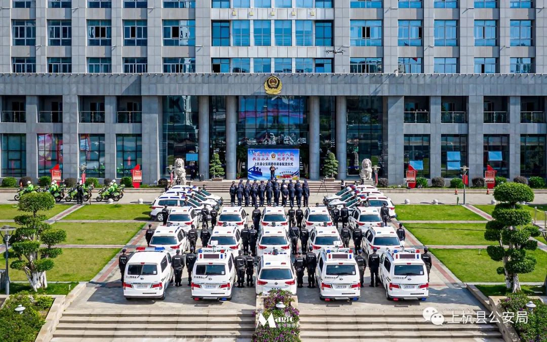 福建上杭县公安局举行警务装备配发仪式(图1) 福建上杭县公安局举行警务装备配发仪式(图1)